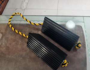 Usine En Gros Durable Jaune Noir <span class=keywords><strong>Bloc</strong></span> De Transport <span class=keywords><strong>Remorque</strong></span> En Caoutchouc Avion Camion Titulaire <span class=keywords><strong>Moto</strong></span> Cale De <span class=keywords><strong>Roue</strong></span> Avertissement Cale - Product Image 1