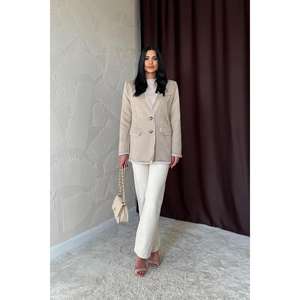 Chaqueta de Mujer de Gamuza Vacuna Beige con Forro a Rayas y Mangas Largas - Product Image 3