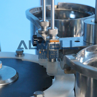 Machine automatique de remplissage et de bouchage de seringues RTU pour liquides et gels, destinée aux cosmétiques et à l'esthétique