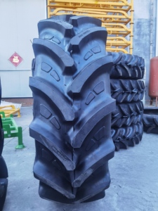 Pneu agricole radial 380/85R28 R-1W Farm Specialist R-1 pour tracteur chargeur excavateur - Product Image 2