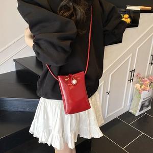 กระเป๋าโทรศัพท์มินิใหม่ แฟชั่นทันสมัย สีแดง สะพายไหล่เดียว แบบครอสบอดี้ กระเป๋าใบเล็ก สีพื้น เรียบง่าย สำหรับผู้หญิง - Product Image 5