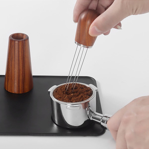 Logo personnalisé Outils WDT pour le café Distributeur d'aiguilles à café en acier inoxydable avec manche en bois pour le café - Product Image 5