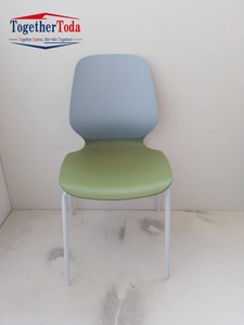 Chaise de conférence ergonomique en plastique empilable personnalisée pour bureau, salle à manger, formation et réunion, avec coussin de siège – Vente directe usine - Product Image 3