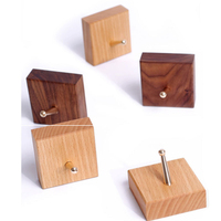 Décorations suspendues décoration murale en bois moderne patère pour chambre fournisseur professionnel vêtements en bois multifonction Simple