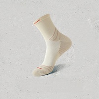 Chaussettes de sport professionnelles respirantes antidérapantes avec semelle en tissu éponge pour la course, le basketball, le badminton, le marathon, logo personnalisé OEM