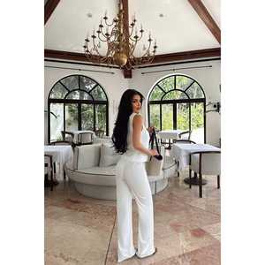 Conjunto de Traje Blanco con Estampado de Mármol para Mujer - Product Image 1