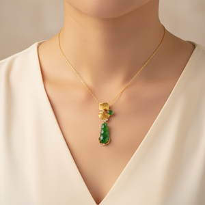 Colgante de Oro de 24K Maya Green Jade Feicui Orthodox - Jade Genuino 999 Puro con Forma de Alce y Grano de Oro de Grado A - Product Image 6