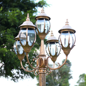 Lampadaire de jardin extérieur en fer avec abat-jour en verre LED, lumière blanc chaud 2700K, IP66, ampoule A19 non amovible, détecteur de mouvement, alimenté par énergie solaire - Product Image 6