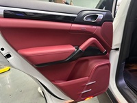 Coussin de siège de voiture sport personnalisé OEM ODM, entièrement en cuir, panneau de porte, tableau de bord, accoudoir, housses de siège de voiture pour Porsche Cayenne