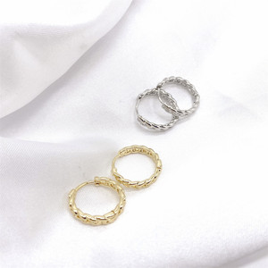 Pendientes de Aro Geométricos de Aleación de Zinc Dorado, Círculo Pequeño, Joyería Minimalista de Moda - Product Image 3