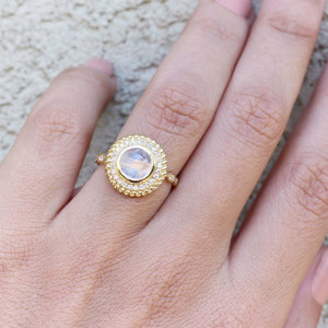 Anello Delicato con Pietra di Luna per Donne, Ispirazione Vintage, Micro Pavé, Elegante Gioiello da Dito alla Moda - Product Image 2