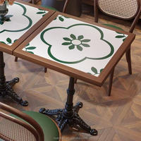 Ensemble de chaises de table en bois marbré légères et durables pour les restaurants, les cafés et les fast-foods.