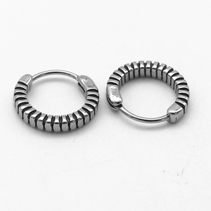 Pendientes de Aro Geométricos y Únicos de Acero Inoxidable 316, Unisex, Colección Otoño 2024 - Product Image 3