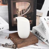Vente en gros de bougie de massage en céramique blanche Conteneur de récipient de récipient Forme de goutte d'eau Bec Cire parfumée Décoration de la maison pour Noël