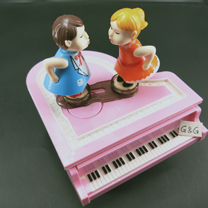 Carillon Musicale a Forma di Bacio per Bambini in Plastica - Product Image 2