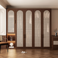 Armoire autoportante professionnelle en rotin tressé, design moderne et écologique, sur mesure pour chambre et dressing