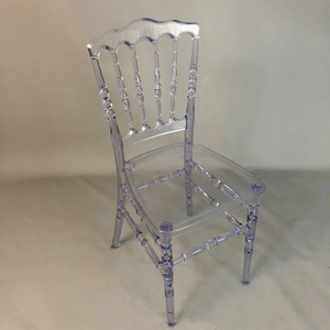 Silla Napoleón de Plástico Apilable y Resistente para Alquiler en Hoteles, Comedores y Bodas - Product Image 1