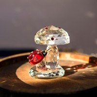 Figurine de coccinelle en cristal sur champignon, statue d'animal en cristal mignonne, ornement de bureau, décoration de table à domicile, cadeau d'anniversaire ou de Noël