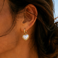 JUSNOVA Boucles d'oreilles créoles Huggie en acier inoxydable plaqué or PVD 18K pour femmes, avec breloques cœur, poisson, croix, bijoux pendantes, vente en gros