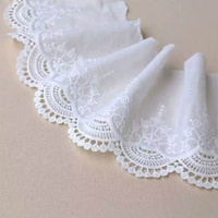 Dentelle en coton brodée florale ajourée dense de 13,5 cm de large pour vêtements de mariage, textiles de maison et accessoires de couture – Vente en gros