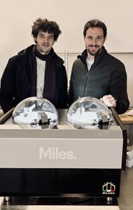 Máquina de Gelato de Mesa MILES GALAXY V2 MILANO, el Sistema de Gelato Definitivo para Hostelería, Produce <span class=keywords><strong>y</strong></span> Sirve Directamente Todo en Uno - Product Image 4