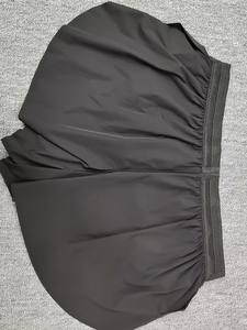 กางเกงวิ่งมาราธอนผ้าตาข่ายแบบแห้งเร็วพิมพ์โลโก้ตามสั่ง พร้อมกางเกงซับในแบบสามชิ้นสำหรับฝึกซ้อม - Product Image 4