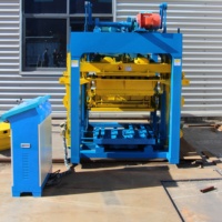 Machine de moulage automatique de blocs de construction QT4-25 pour des opérations fiables en usine de briques, adaptée à l'Afrique du Sud