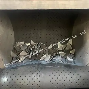 Qingdao Xinke High Quality Vibration Metal Parts Crawler Type Rubber Belt Automatic Shot Blasting Machine
