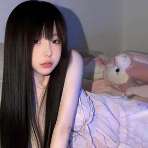 La Fille Perruque <span class=keywords><strong>A</strong></span> De Longs Cheveux Raides Noirs. <span class=keywords><strong>Elle</strong></span> est douce et mignonne tous les jours avec Air Bangs Un style de couverture pleine tête naturelle - Product Image 4