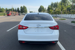 سيارة تشيري أريزو 5 برو 2021، محرك 1.5 لتر، ناقل حركة يدوي، إصدار الشباب، مقود يسار، مقاعد جلدية داخلية داكنة، 4 أبواب، 5 مقاعد، سيدان مع فتحة سقف - Product Image 2