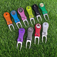 Accessoires de golf : Outil de réparation de golf pliable 2-en-1 en acier inoxydable avec marqueur de balle et outil de réparation de divots à lame escamotable, personnalisable avec logo