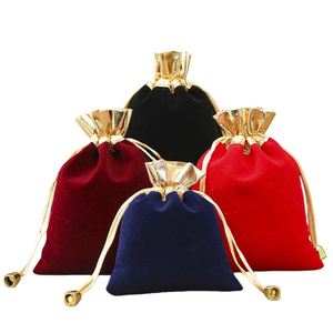 Pochette en velours rouge à bordure dorée avec cordon de serrage, sac cadeau pour bijoux - Product Image 1