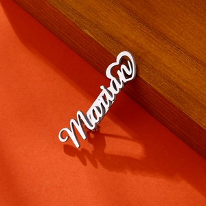 Cá Nhân Thép Không Gỉ Tên Trâm DIY Chân Không Mạ Thư Hoa Pins Trang Sức Phụ Kiện Đám Cưới Tên Tên viết tắt - Product Image 1