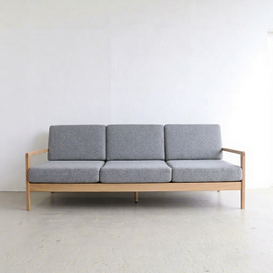 Canapé Monalize moderne et contemporain en bois massif, rembourré en tissu gris, écologique, durable, pour salon, hôtel, villa - Product Image 1