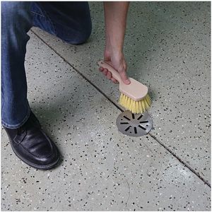 Brosse de nettoyage multi-usages en polypropylène à poils crème Boardwalk, 5,5 pouces, avec manche en plastique beige de 3 pouces, pour le nettoyage des sols et des vaisselles - Product Image 3