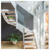 Escalier Circulaire Courbé Intérieur Durable Style Moderne avec Marches Antidérapantes en Bois pour Villa, Hôtel, Projet Commercial et Immobilier