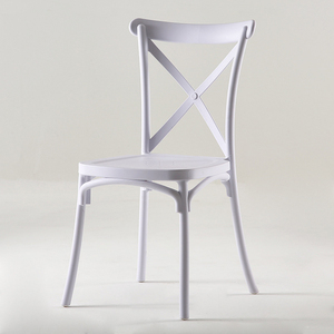 Sedia da <span class=keywords><strong>Cucina</strong></span> Bianca Colorata con Schienale Incrociato in Plastica PP <span class=keywords><strong>per</strong></span> Ristorante, Caffetteria, Casa, Esterni e Ufficio - Product Image 1