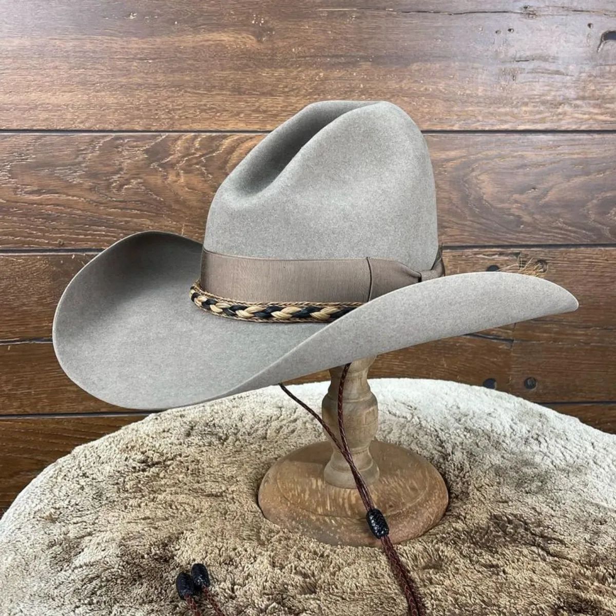 Gus gray arrow webbing