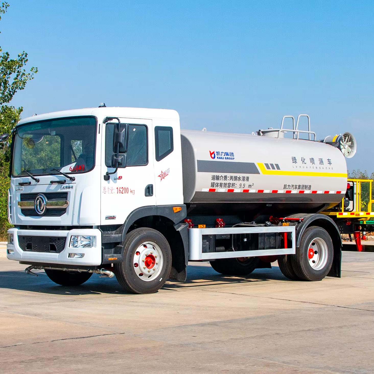 Многофункциональная тележка для полива Dongfeng 4x2 литра, пылеулавливающие машины, разбрызгиватель 12 кубических метров