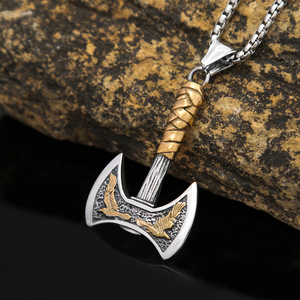 Collar con colgante de hacha de cuervo vikingo nórdico y único, de acero inoxidable, unisex, joyería de regalo - Product Image 1