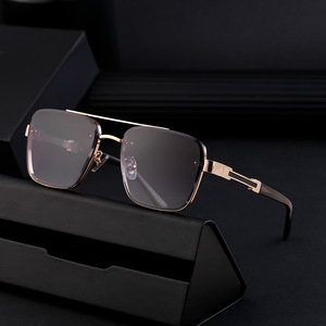Lunettes de soleil carrées de luxe pour hommes, protection UV400, monture PC, verres noirs, emballage boîte WF-5G122 - Product Image 1