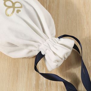 ถุงผ้าแคนวาสแบบมีเชือกผูก ผลิตจากวัสดุรีไซเคิล เป็นมิตรต่อสิ่งแวดล้อม ใช้ซ้ำได้ เหมาะสำหรับใส่ถุงเท้าหรือบรรจุภัณฑ์ของขวัญ - Product Image 6