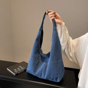 Bolso de hombro de mezclilla de gran capacidad para mujer, estilo bohemio retro con logo personalizado bordado. - Product Image 2