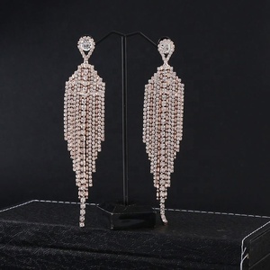 Boucles d'oreilles pendantes de mariée de haute qualité, classiques, géométriques, plaquées or, avec strass, chaîne longue à pampilles scintillantes pour femmes - Product Image 5