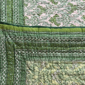 Juego de cama de gasa de algodón orgánico puro 100%, edredón hecho a mano Reversible Razai HandBlock, edredón cálido de retazos estampado Rajasthani - Product Image 1