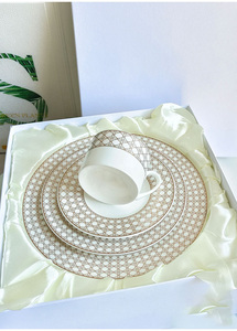 Ensemble de salle à manger nordique de luxe doré le plus vendu, assiette en céramique avec boîte cadeau - Product Image 3