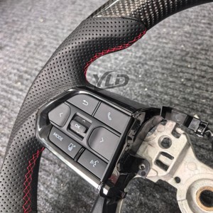 Volant de voiture en cuir et fibre de carbone cousu à la main de qualité OEM YLD pour Toyota LC300 Land Cruiser Camry Hiace Hilux Corolla - Product Image 5