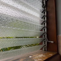 Fenêtre à persiennes en aluminium et verre à économie d'énergie avec lamelles réglables, insonorisée et à rupture de pont thermique pour usage extérieur scolaire