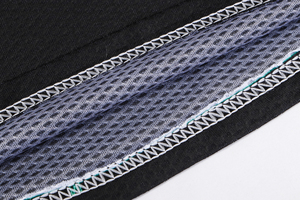 Jersey de Ciclismo MTB en Degradado Borgoña y Negro, Elegante y Transpirable, con Tejido de Malla Ventilada para Paseos por Montaña - Product Image 6