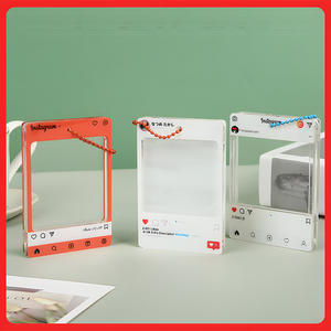 Porte-cartes en plastique personnalisé multicolore - Cadre photo transparent style médias sociaux coloré avec impression numérique pour la promotion de la marque - Product Image 3